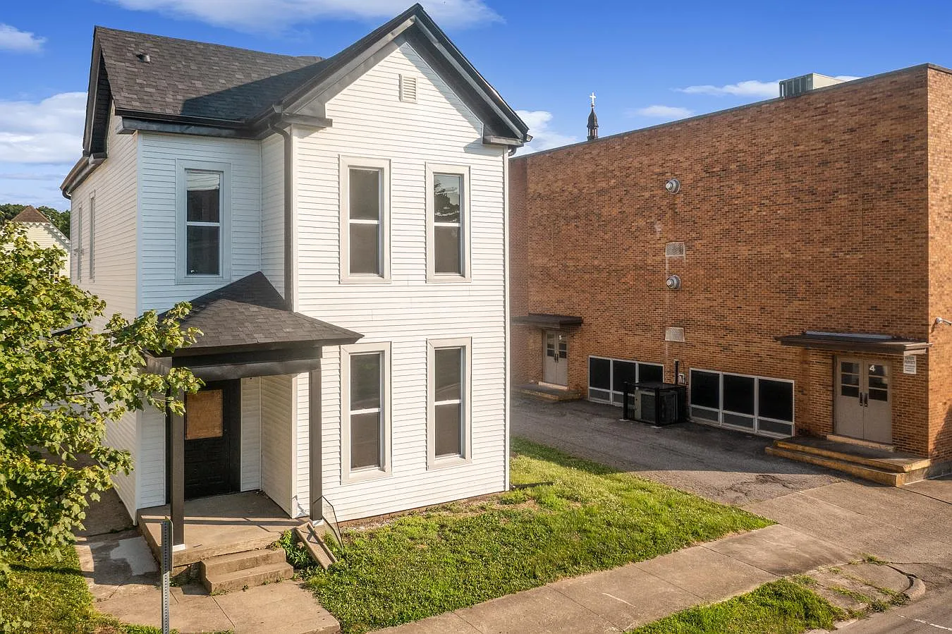 818 E Elm St — Photo 1