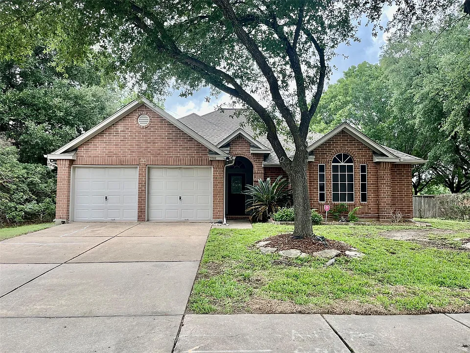 11302 Meadowchase Dr