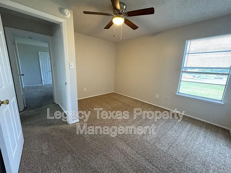 1401 Courtney Pl #C — Photo 17