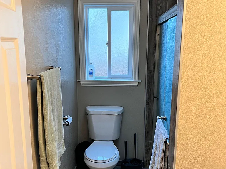 1107 Bay St — Photo 5