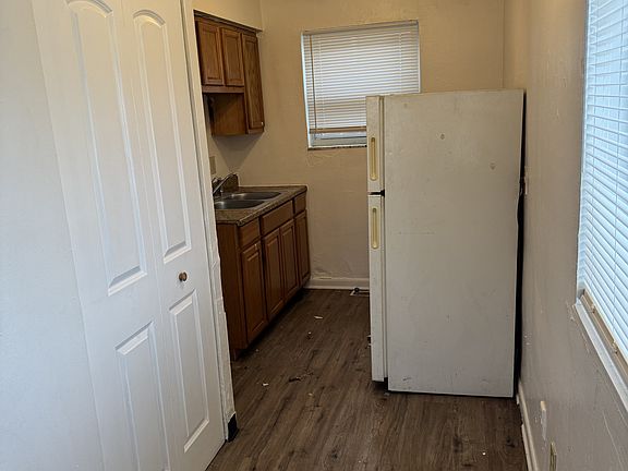 2nd image of 149 Kelly Ave #1