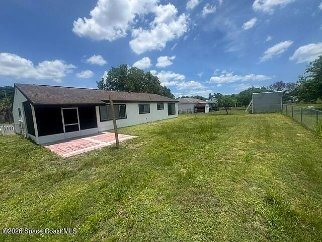 425 Tewksbury Ln NE — Photo 3