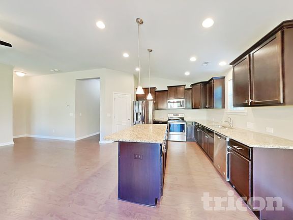 3rd image of 64 Crew Club Ct