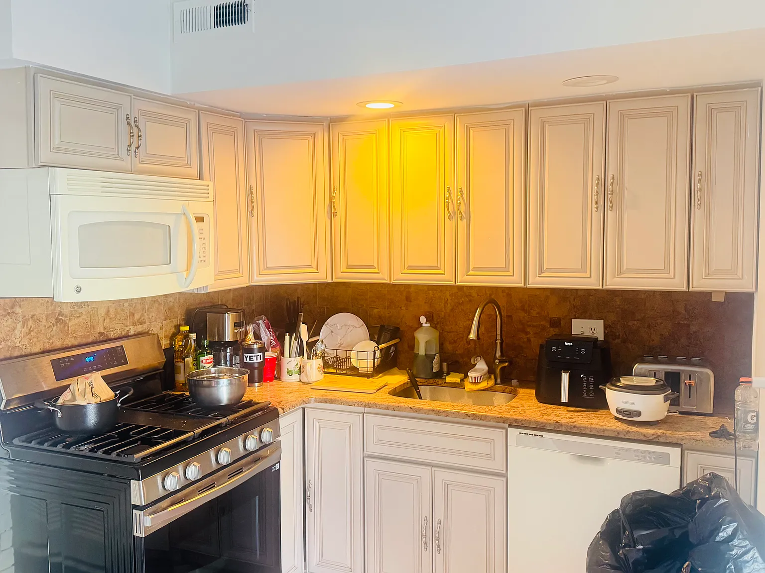 Studio, 800 sqft, $2,000 — Photo 4