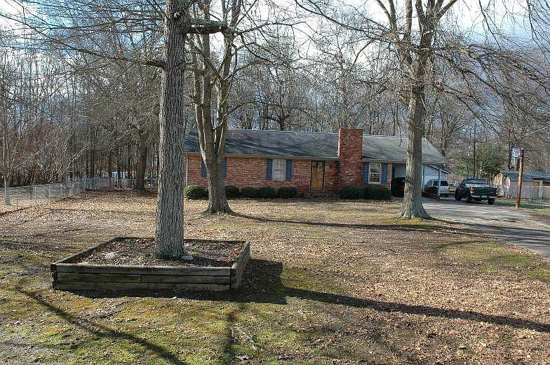 106 Pickens Court