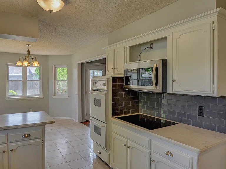 9800 Craford Ct — Photo 15
