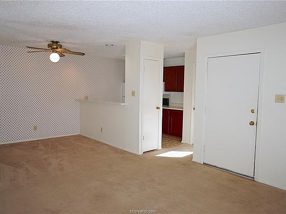 3rd image of 1901 Holleman Dr #210