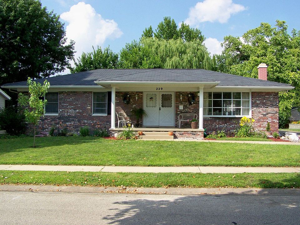 Front view of this beautiful home