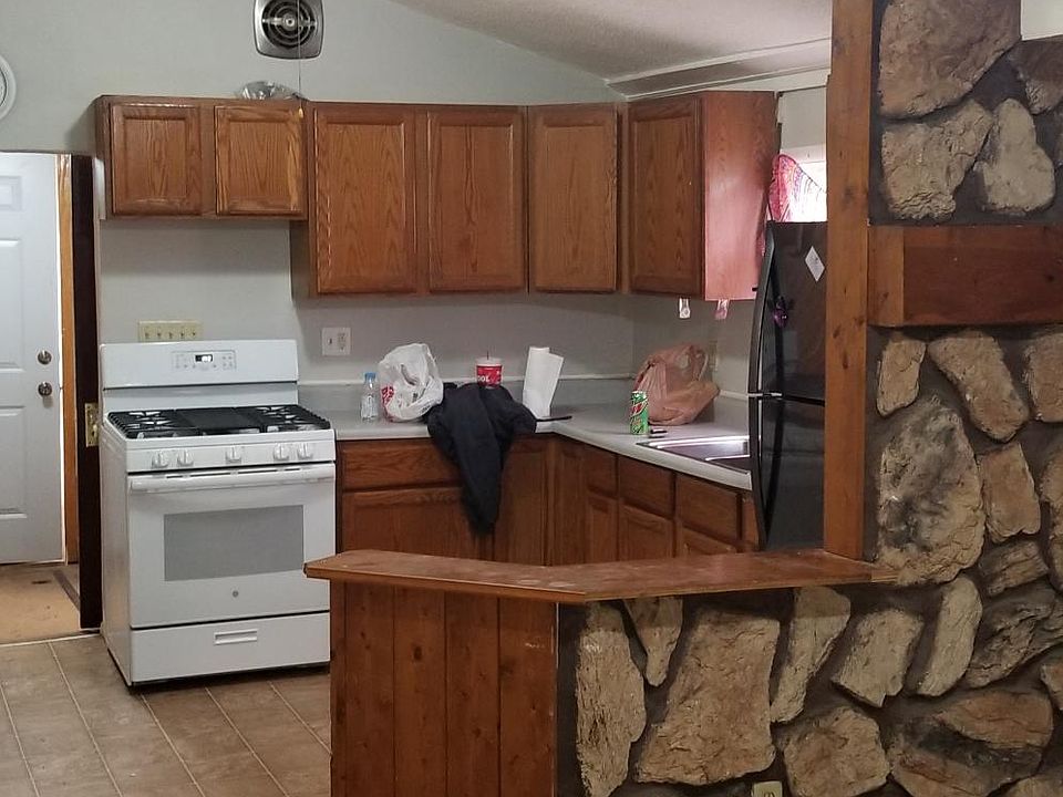 2nd image of 729 Boyd St