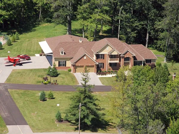 1 Sandys Farm Ln, Batavia, OH 45103