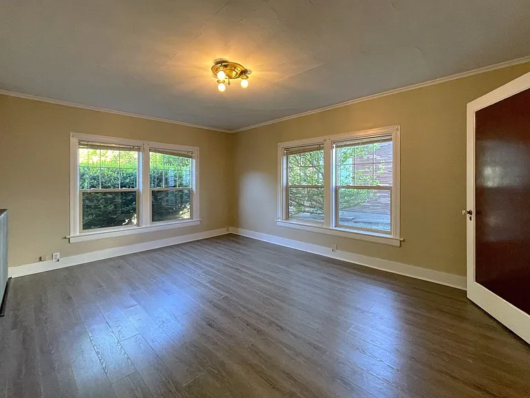 222 E Hamlin St — Photo 5