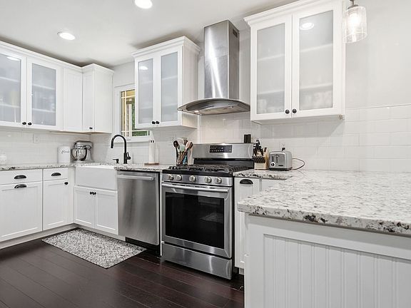 3rd image of 1308 W Kenwick Ln