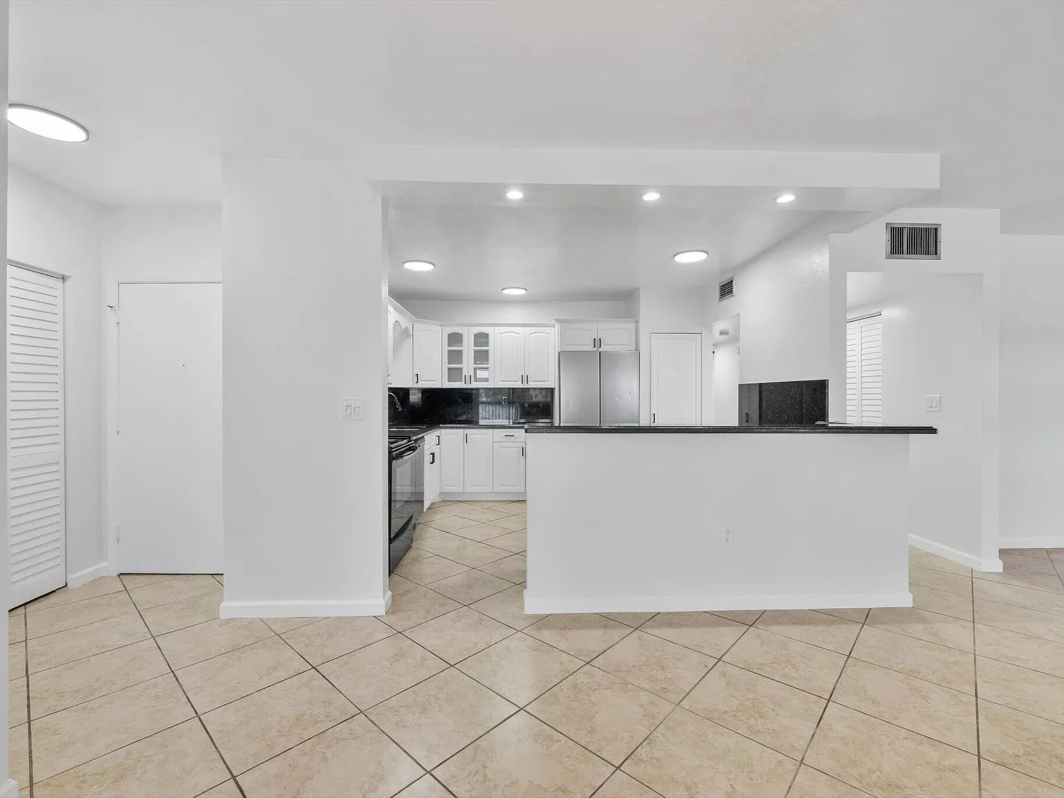 2 bed, 2.0 bath, 1400 sqft, $2,500 — Photo 3