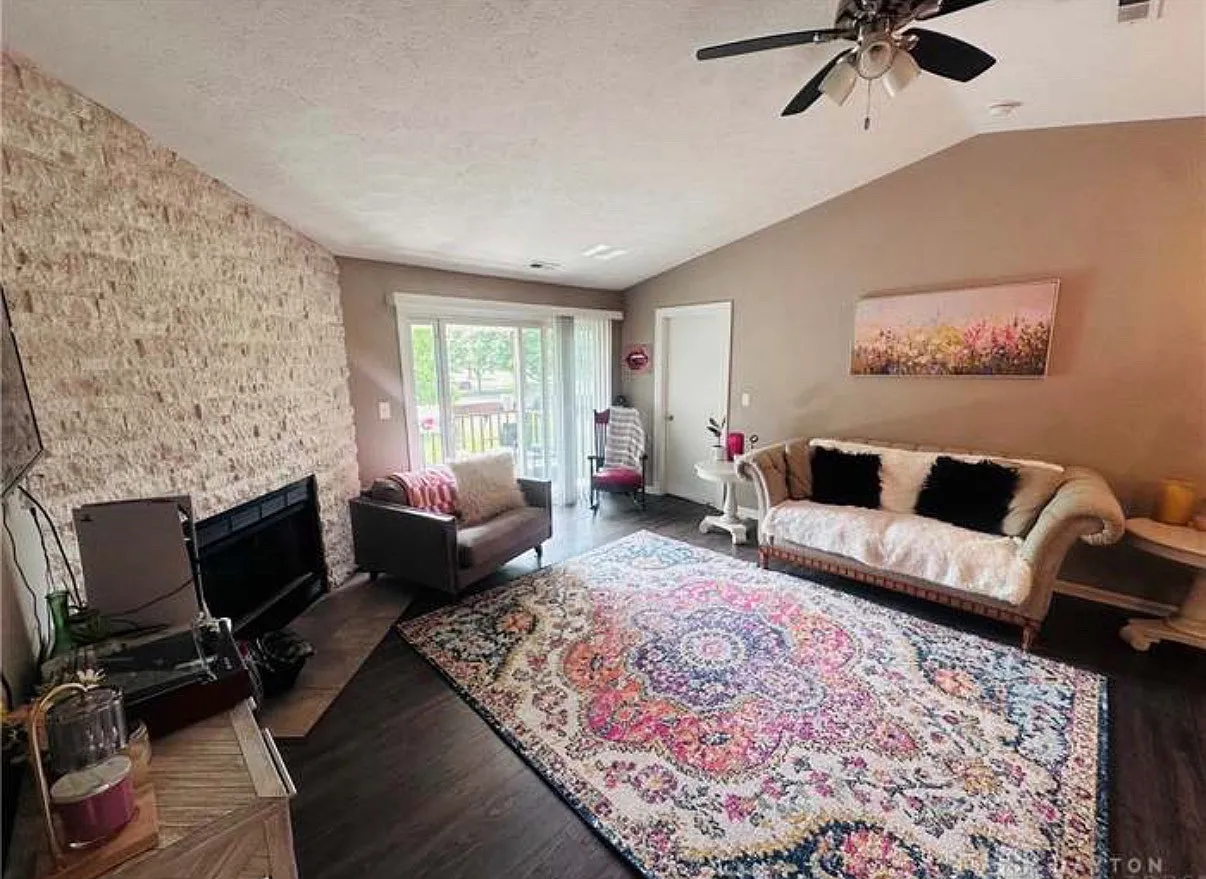 2 bed, 987 sqft, $1,500 — Photo 4