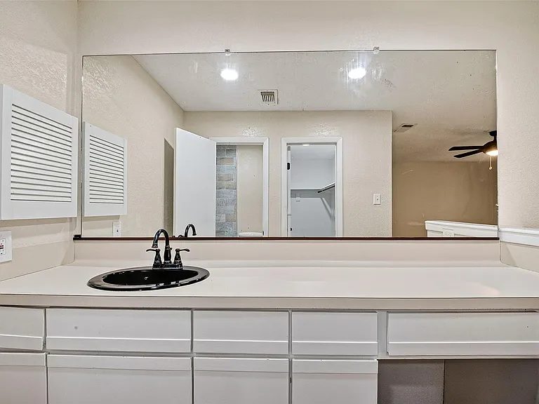 711 Leicester Ln — Photo 22
