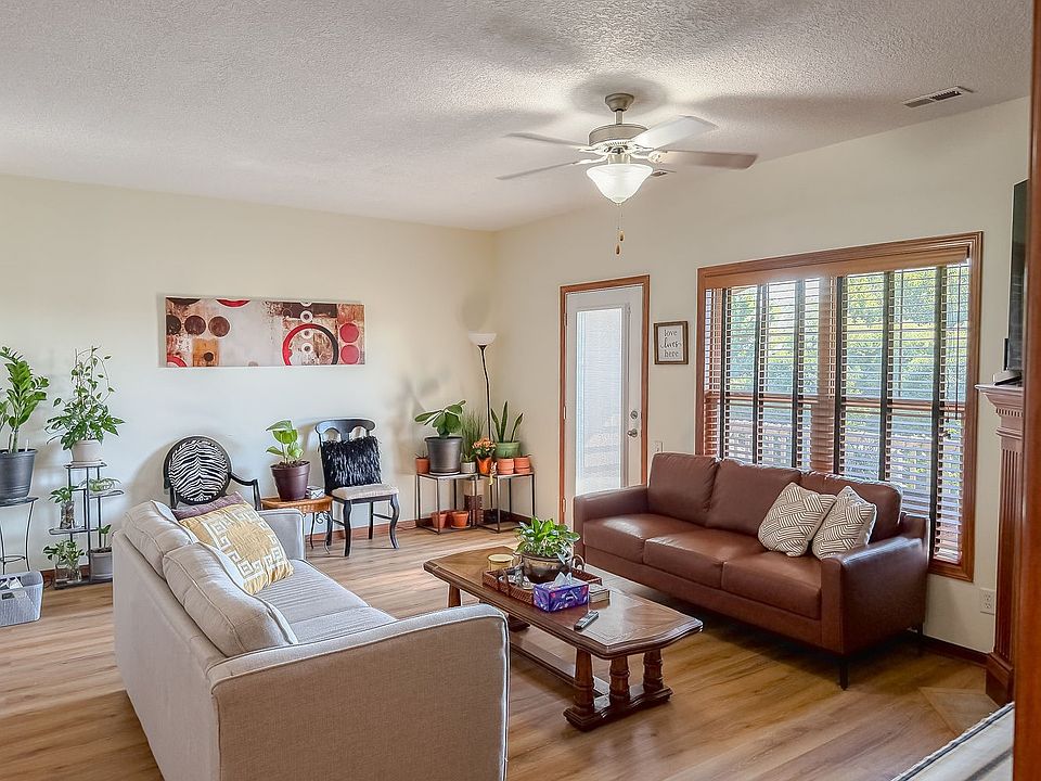 1st image of 2702 NE Oak Dr Unit 2