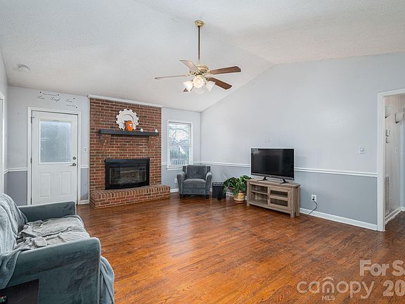 5th image of 4324 Hickory Hollow Rd