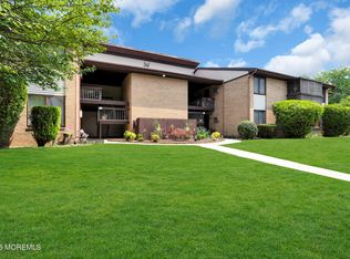 39 Meadow Green Circle #D, Manalapan, NJ 07726