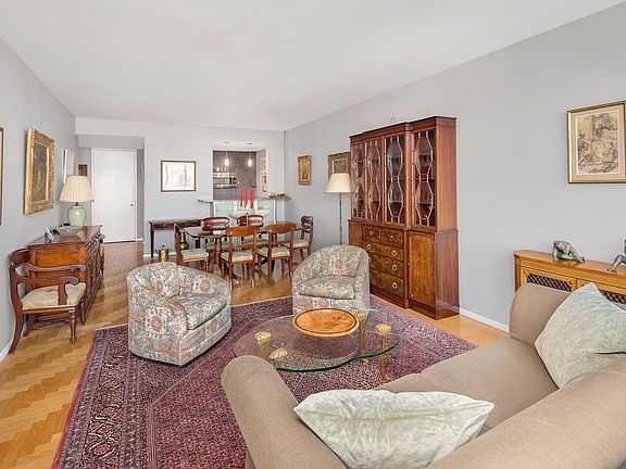4th image of 160 W 66th St APT 44D