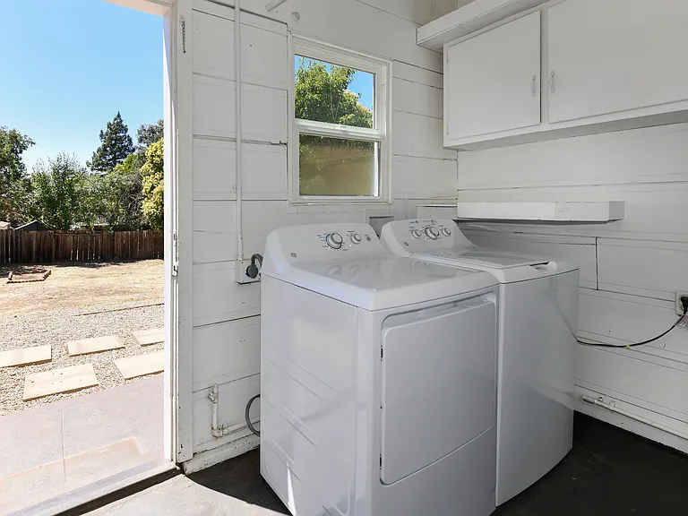 1415 Meek Ave — Photo 21