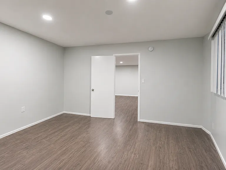 8375 Fountain Ave — Photo 18