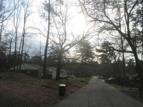 Exterior Neighborhood (street photo)