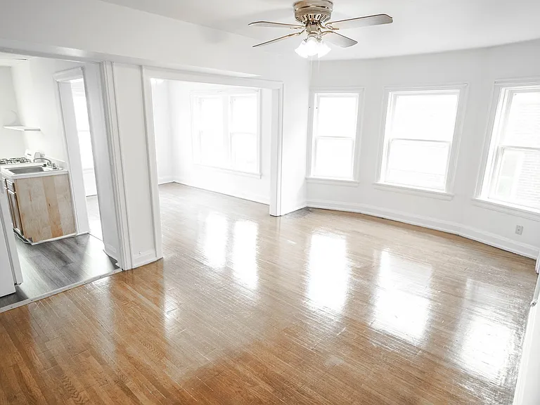 1550 E Broad St — Photo 1