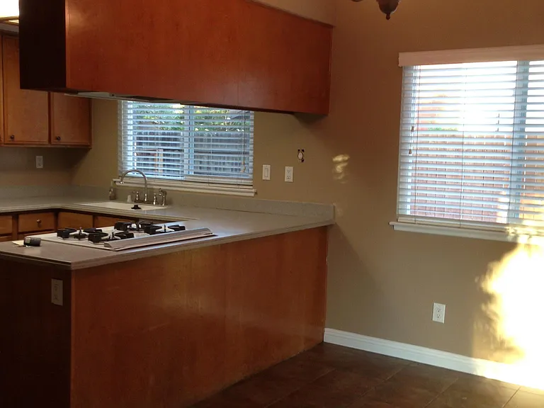 9784 Bolton Ave — Photo 12