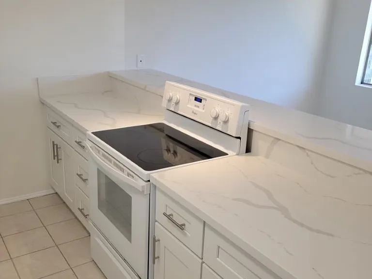 337 Gladys Ave — Photo 3