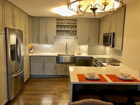 3rd image of 555 W Cornelia Ave APT 1111