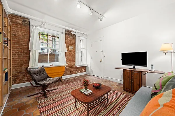 Sold by Compass | media 2