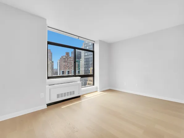 303 East 43rd Street image 7 of 16