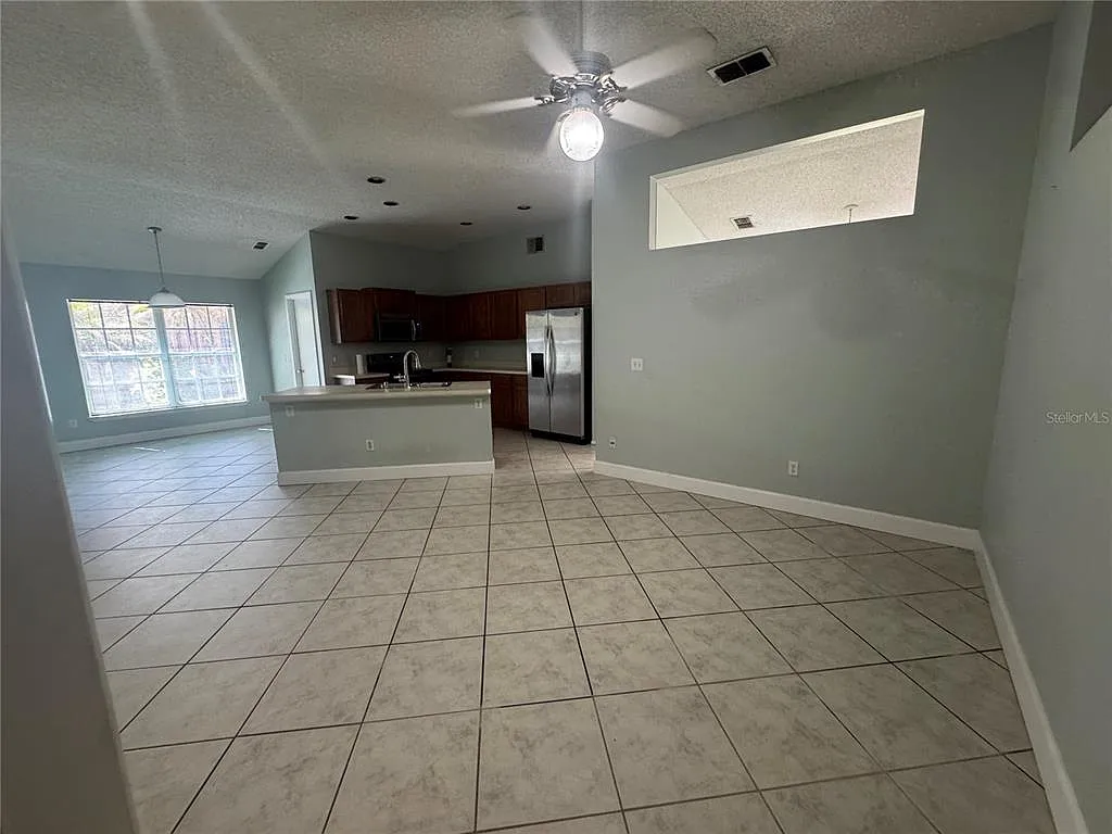 3 bed, 2.0 bath, 2080 sqft, $2,600 — Photo 3