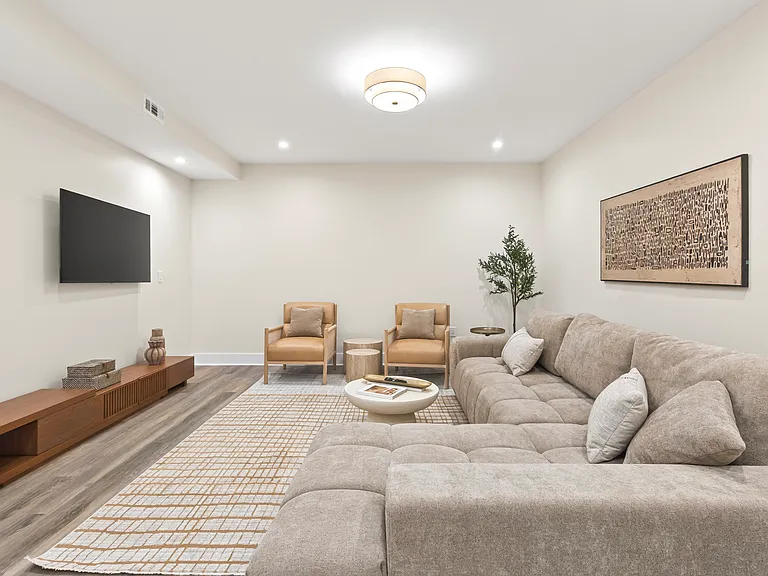 310 Rivoli Cir — Photo 51