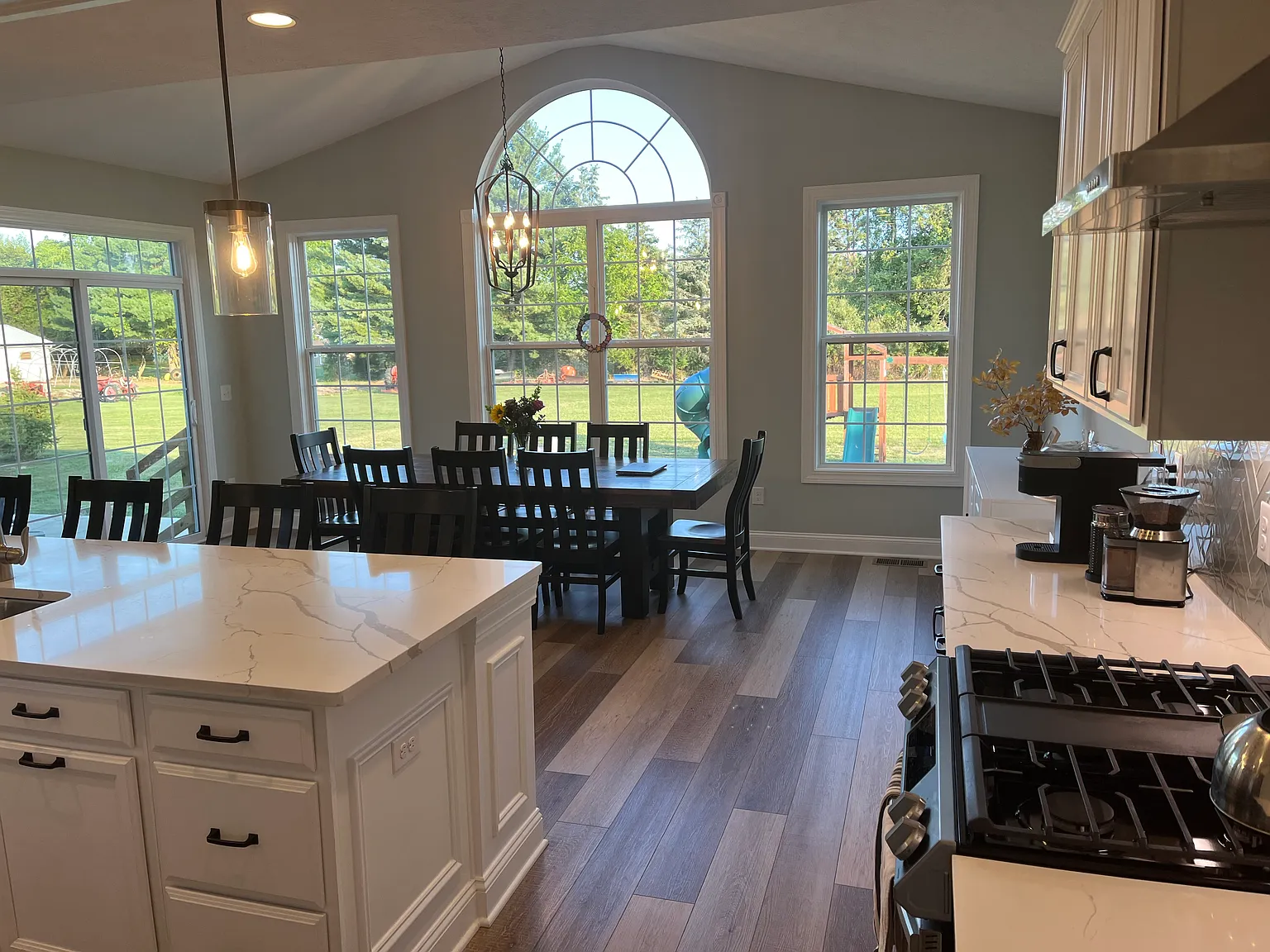 4 bed, 2315 sqft, $3,200 — Photo 4
