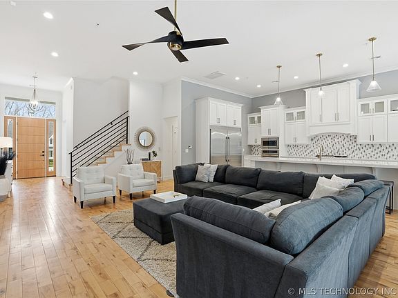 2nd image of 7409 S Chestnut Ave