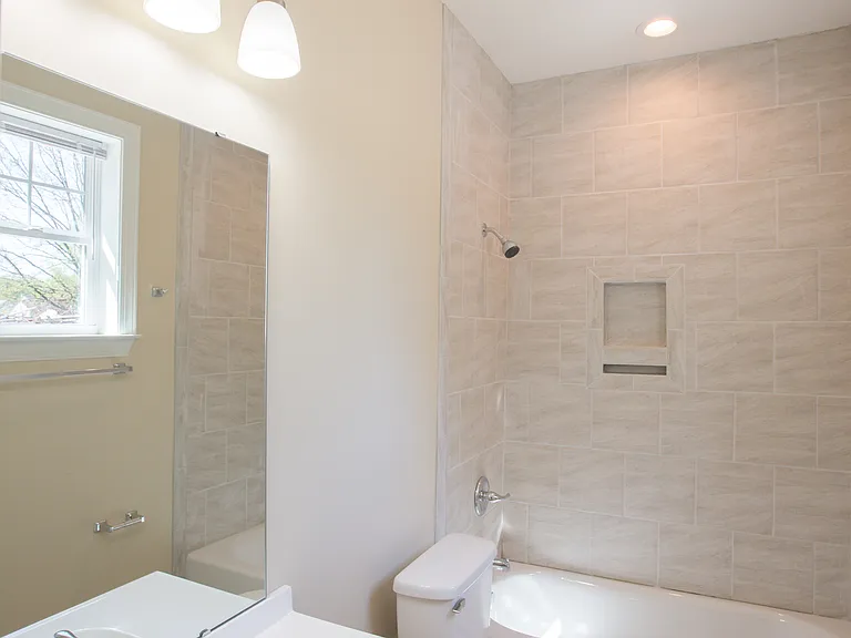 724 Moore St — Photo 11