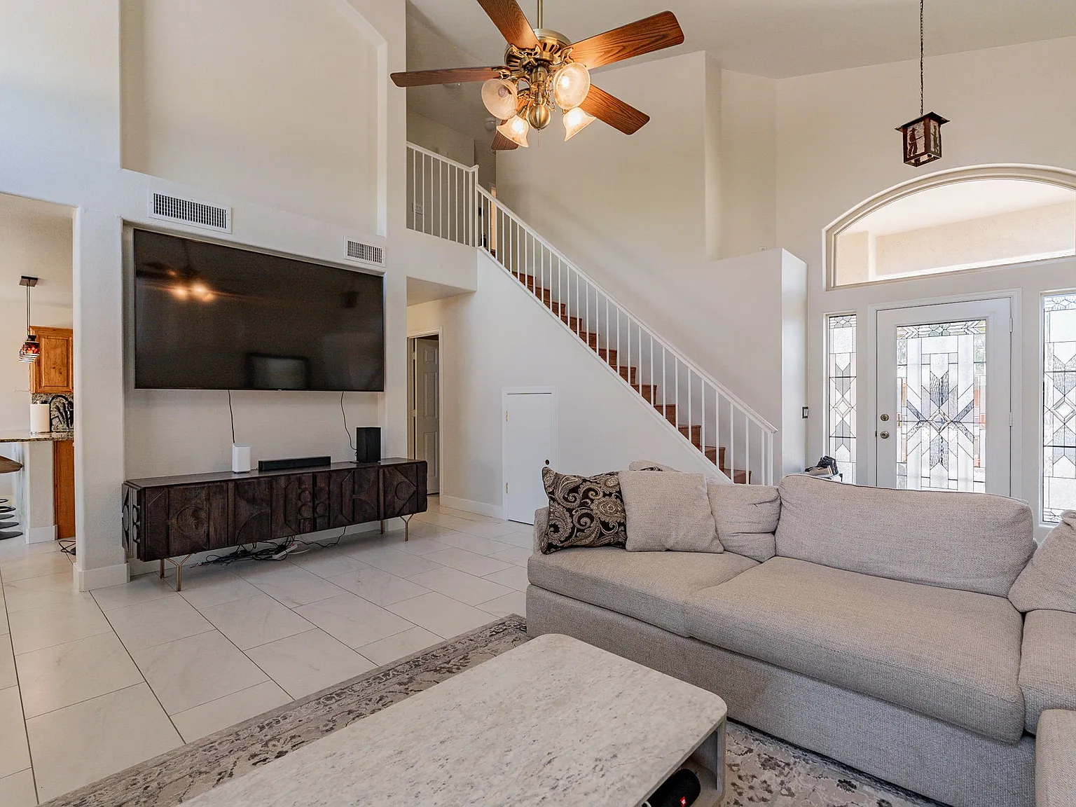 1650 E Tremaine Ave — Photo 3