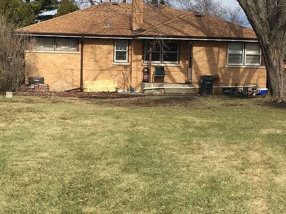 2nd image of 223 E Illinois Ave