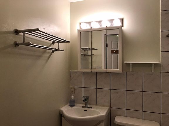 4th image of 2831 S Emerald Ave #1
