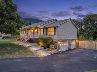 5822 Fieldview Dr, Roanoke, VA 24019