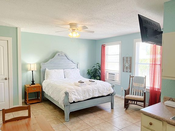4th image of 1715 19th St APT 3