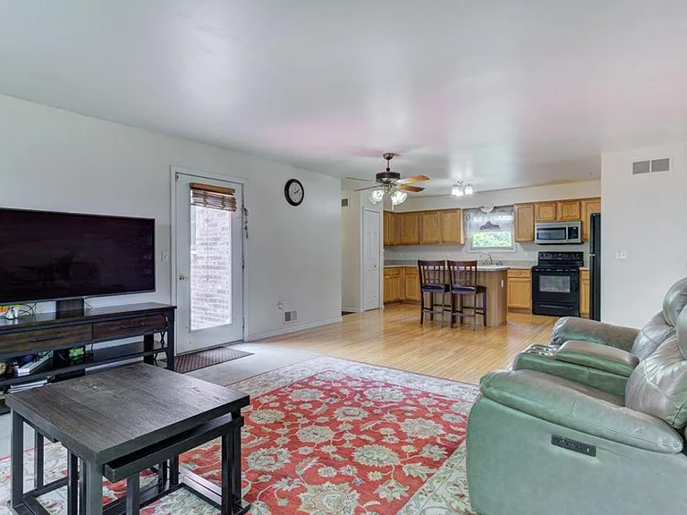 44741 Cherry Hill Rd — Photo 11
