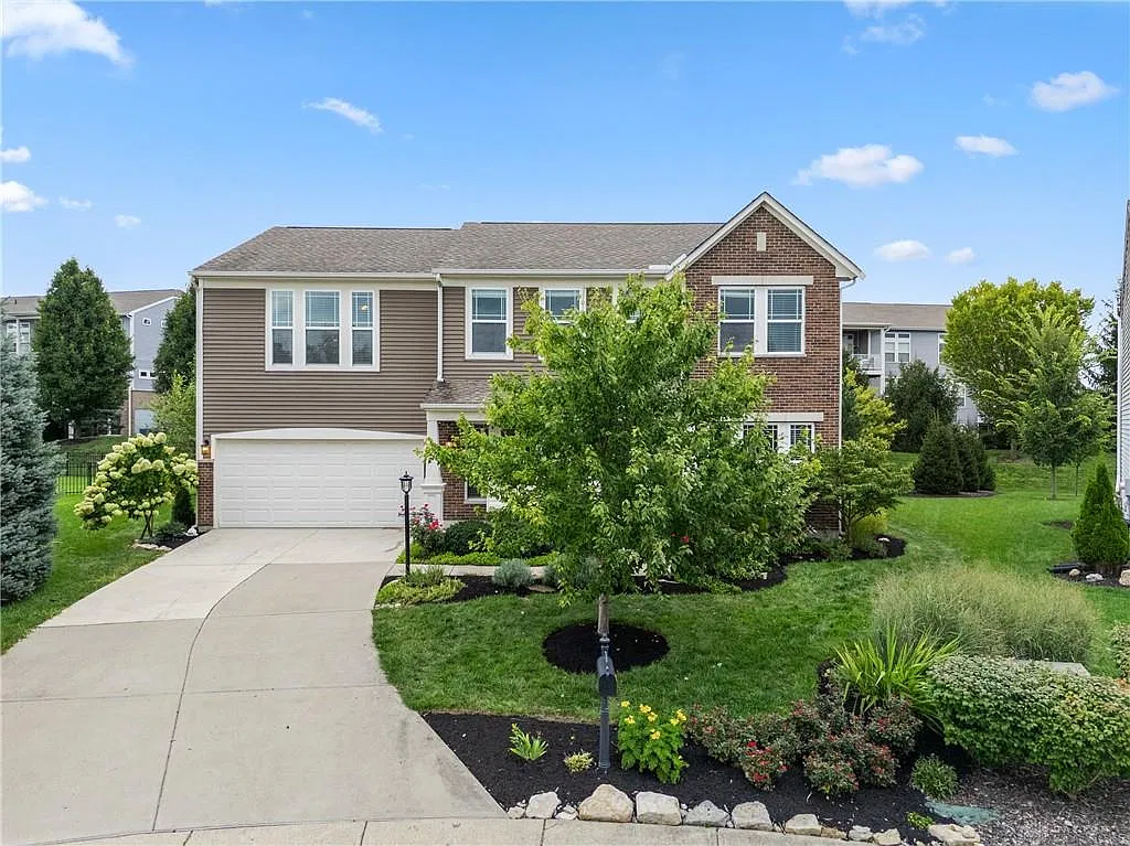 4 bed, 2.5 bath, 4246 sqft, $3,575 — Photo 1