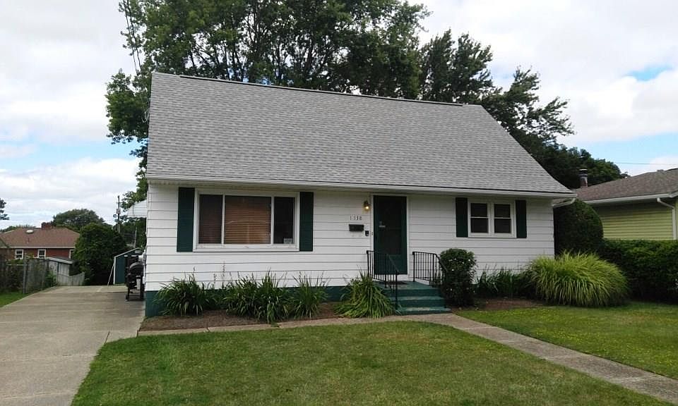 1st image of 1338 W 39th St