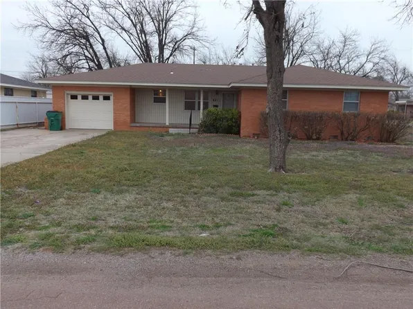 821 E 11th St, Snyder, OK 73566