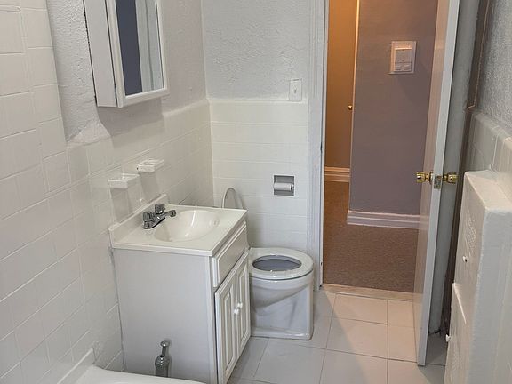 3rd image of 31 E 21st St APT 1B