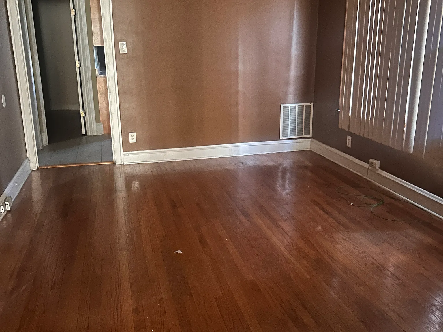 3 bed, 1100 sqft, $2,000 — Photo 4