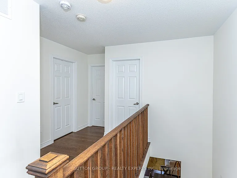 130 Ice Palace Cres — Photo 30