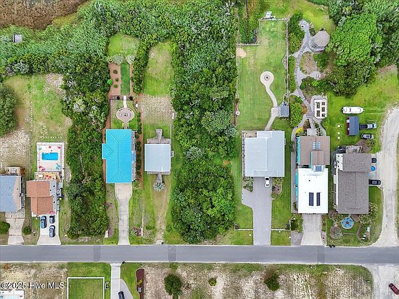 2nd image of 716 W Dolphin Drive